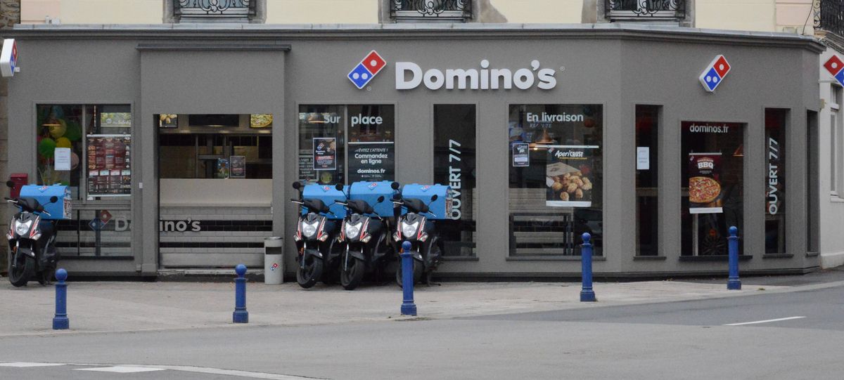 Devanture de PIZZA DOMINO'S